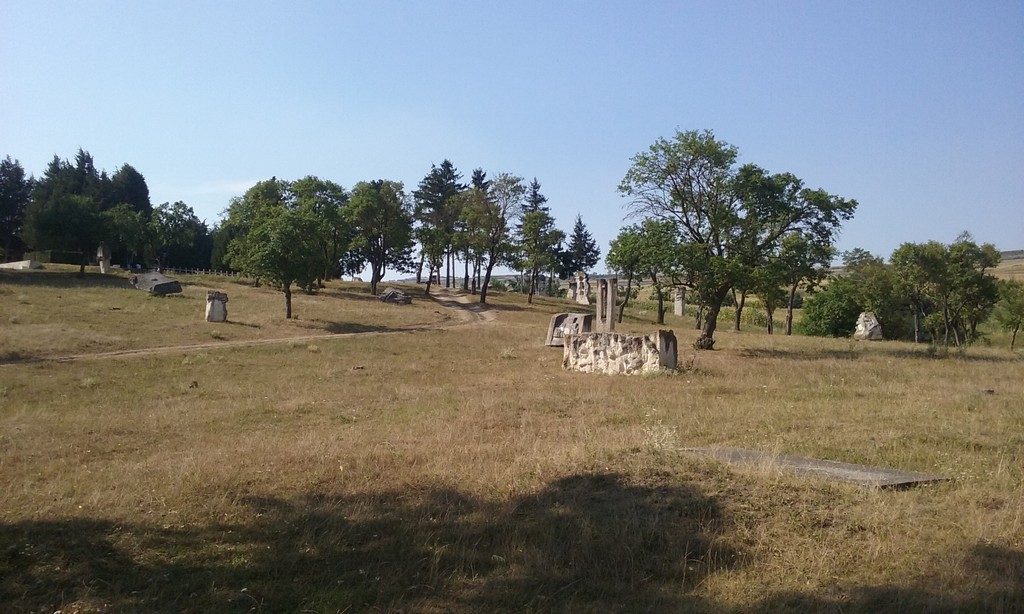 Oarba de Mures, Mausoleu, ostasi, obiective din Romania, sculpturi in piatra, atractii turistice