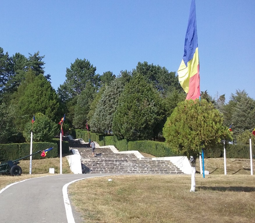 Oarba de Mures, Mausoleu, ostasi, obiective din Romania, sculpturi in piatra, atractii turistice