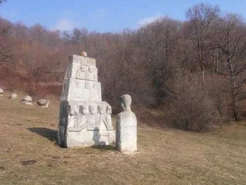 TABARA DE SCULPTURA MAGURA, CIOLANU, BISERICA DINTR-O PIATRA, NECROPOLA TRACA-NAENI, CONACUL BELLU