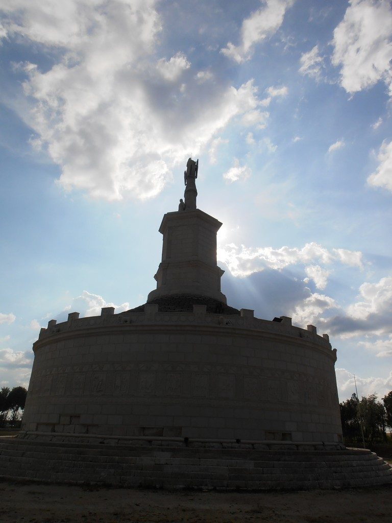 Adamclisi, Tropaeum Traiani, mausoleu Constanta, Romania, infoturism, concediu sau weekend mare