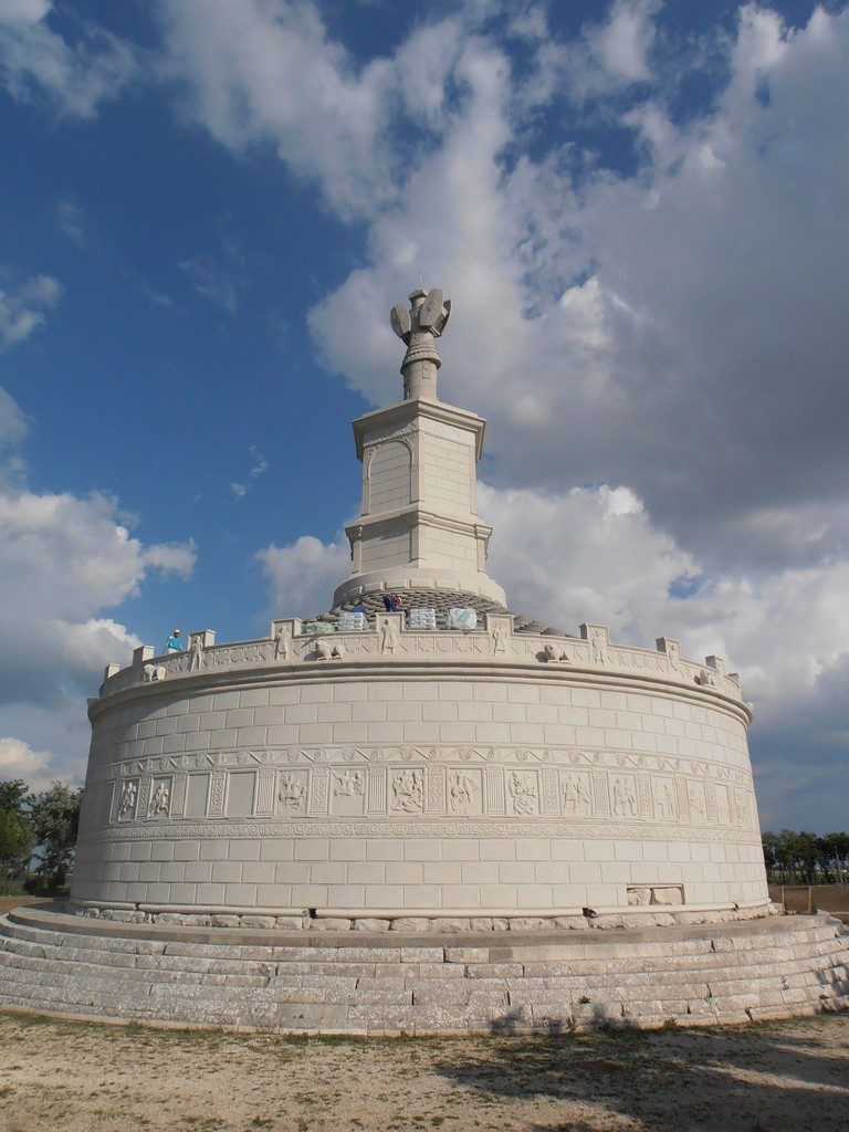 Adamclisi, Tropaeum Traiani, mausoleu Constanta, Romania, infoturism, concediu sau weekend mare