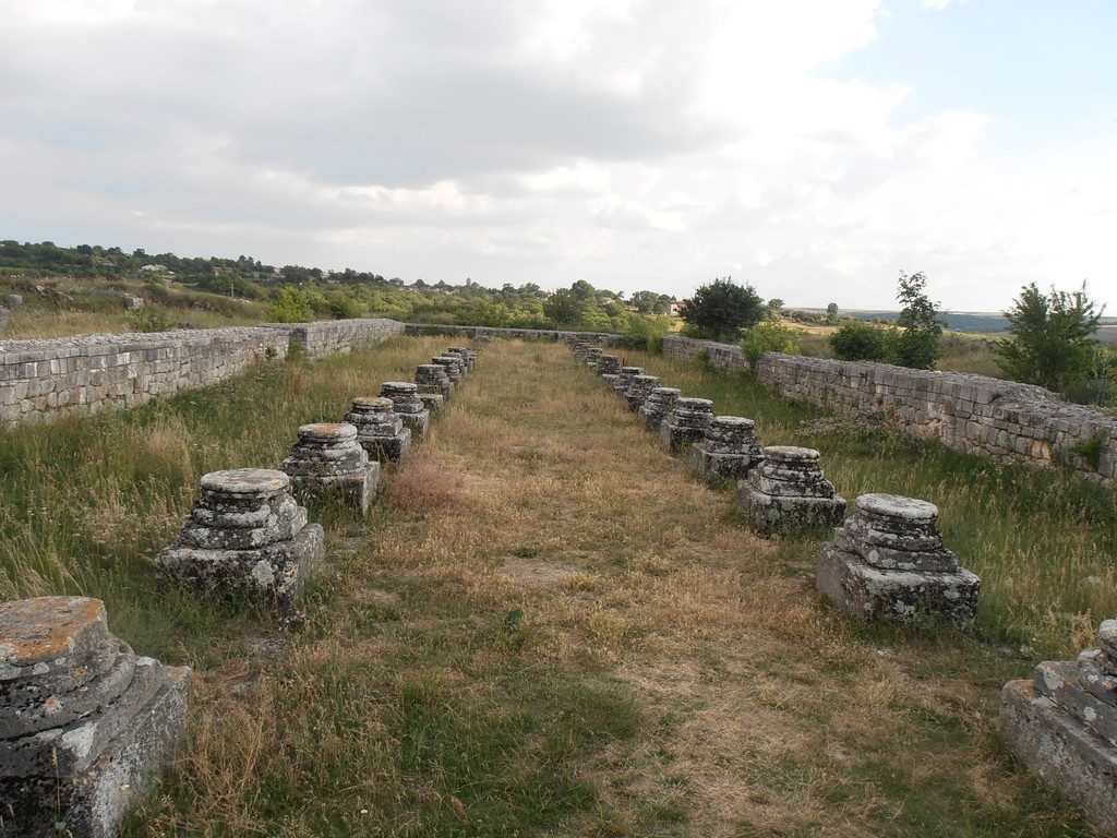 Adamclisi, Tropaeum Traiani, mausoleu Constanta, Romania, infoturism, concediu sau weekend mare