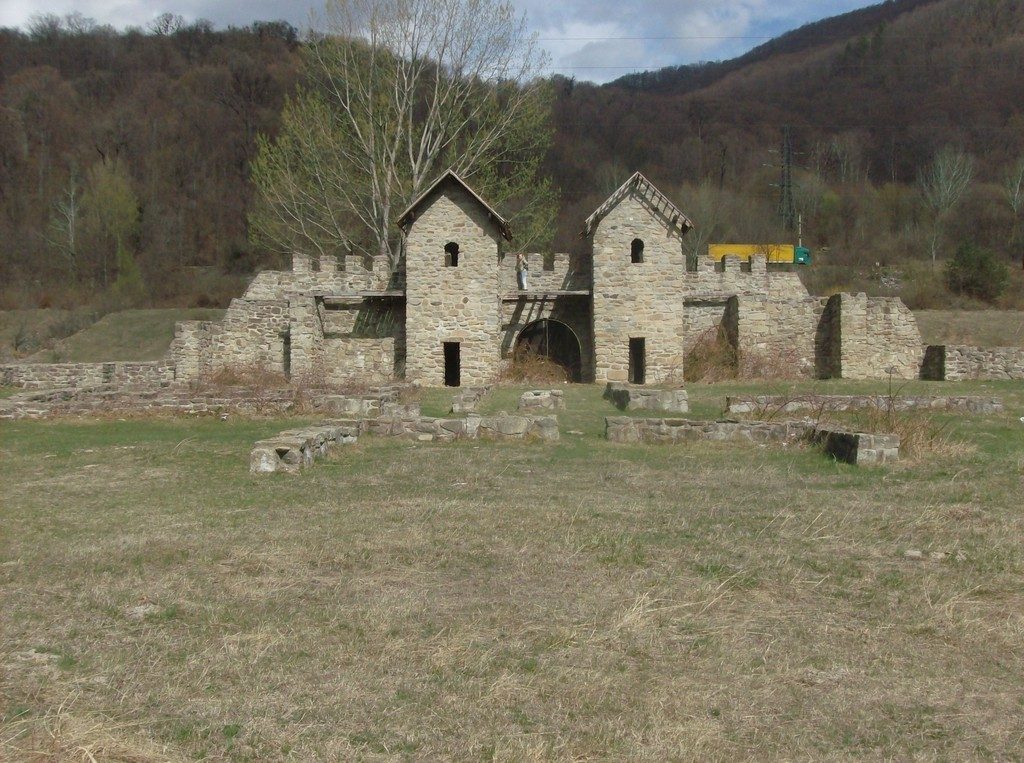 Calimanesti, Castrul roman Arutela, Obiective turistice pe Valea Oltului