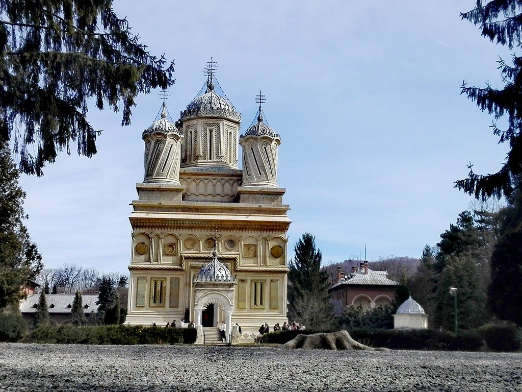 obiective turistice Curtea de Arges, manastirea, fantana lui Manole, locul in care a fost zidita Ana, Romania, Arges