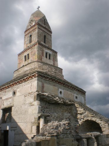 Biserica Densus, obiective turistice Hunedoara, Deva, Romania, concediu, infoturism