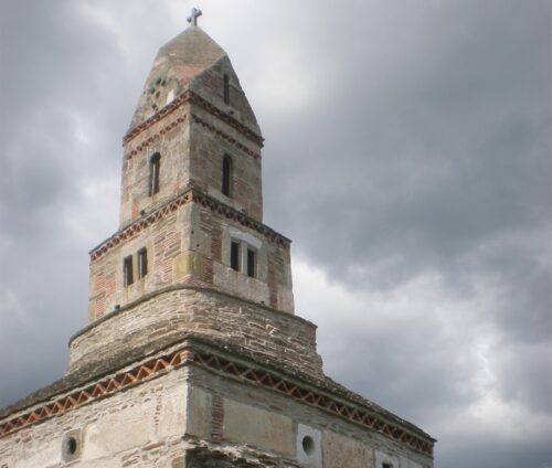 Biserica Densus, obiective turistice Hunedoara, Deva, Romania, concediu, infoturism