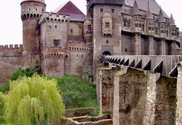 Castelul Huniazilor, corvinilor, Huniade, obiective turistice Hunedoara, Romania