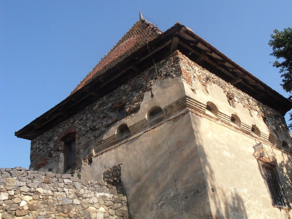 Castelul lui Lazar, Lazarea, obiective turistice in Romania