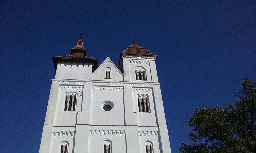 Biserica Herina, obiective turistice, traseu in Transilvania, Romania