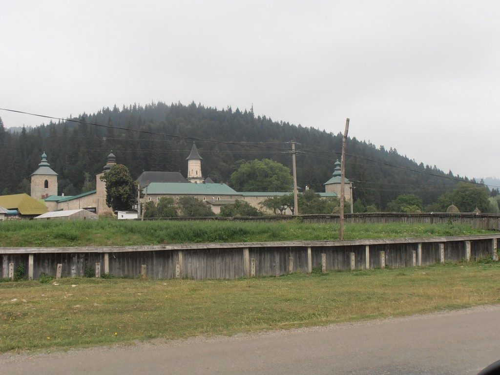 De la Gura Humorului la Slatina si Voronet, obiective turistice Bucovina, manastiri Romania