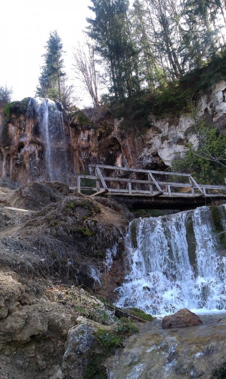 Cascada Pisoaia  ,obiective turistice in Muntii Apuseni, Transilvania Romania