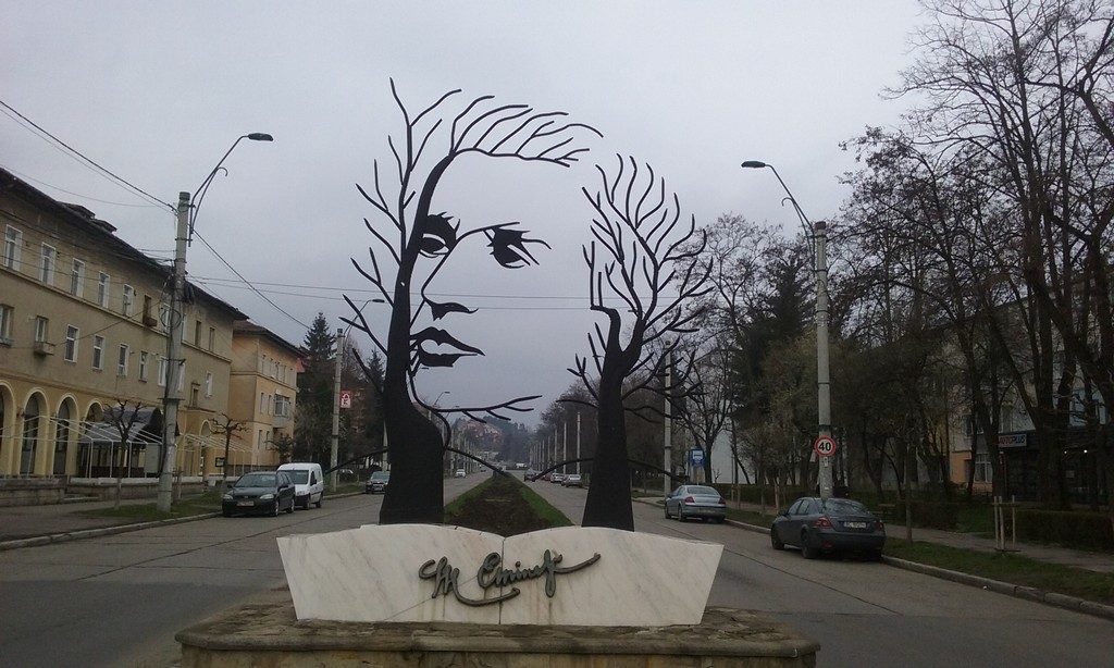 Statuia lui Mihai Eminescu, Onesti, obiective turistice Romania