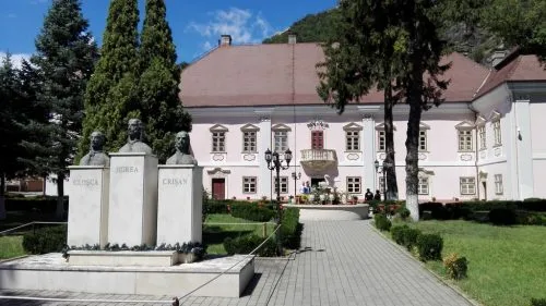 OBIECTIVE TURISTICE IN DEVA SI SIMERIA