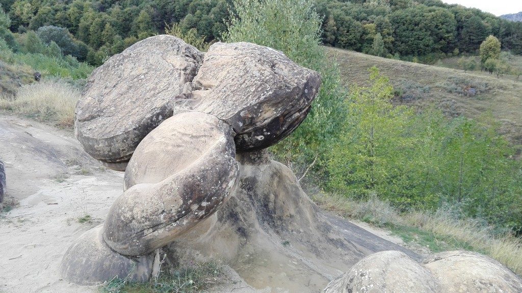 Babele de la Ulmet, Trovanti, Obiective turistice Buzau,