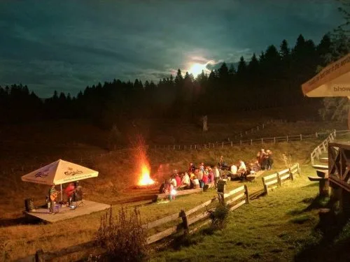 OBIECTIVE TURISTICE IN PREDEAL SI IMPREJURIMI. Cabana Poiana Secuilor, Tiroliana in Cheile Rasnoavei, Cascada Tamina, Cabana Susai, Manastirea Predeal, Cabana Girbova.