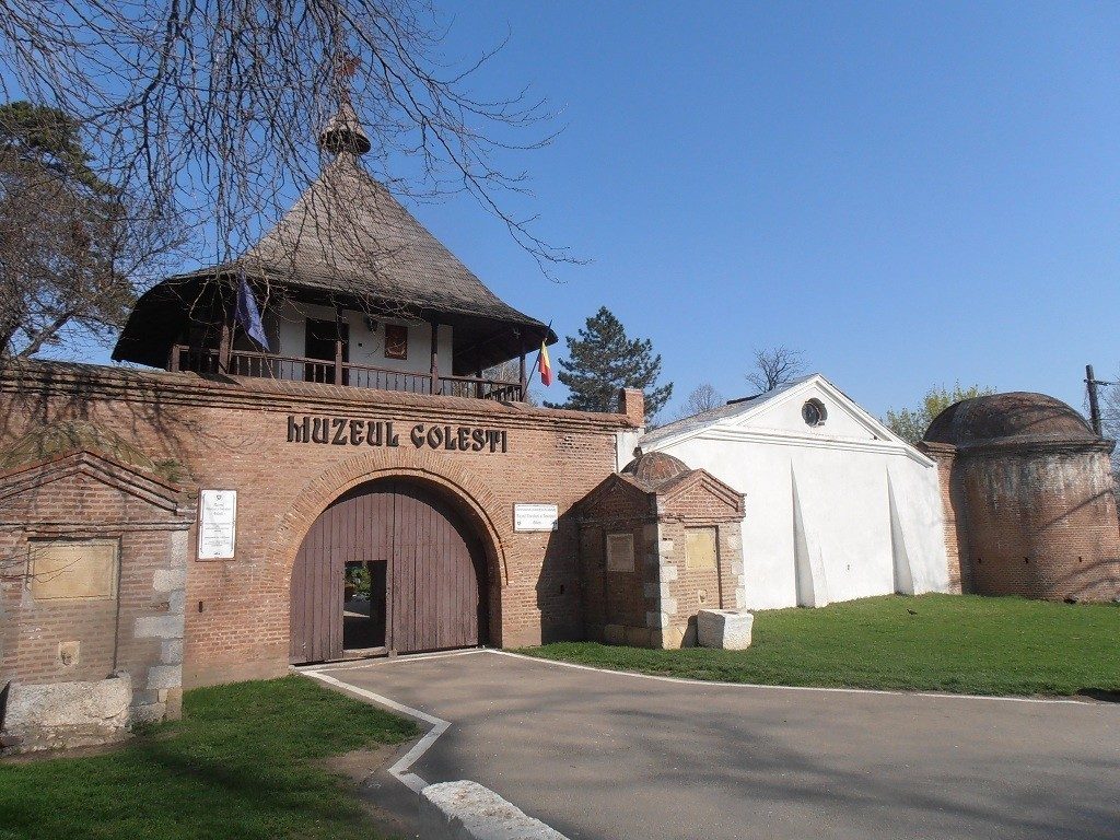 Conacul Golestilor, Muzeul Golesti, Muzeul viticulturii si pomiculturii, muzeul satului Arges, obiective turistice Romania