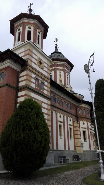 Obiective turistice pe Valea Prahovei, Manastirea Sinaia