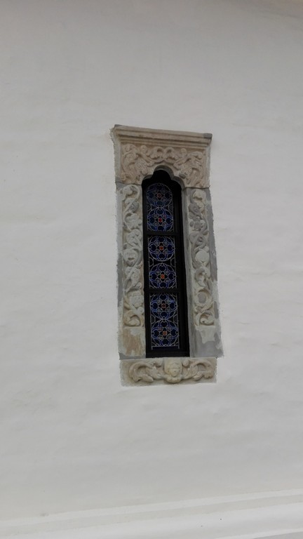 Manastirea Sinaia, ancadrament fereastra