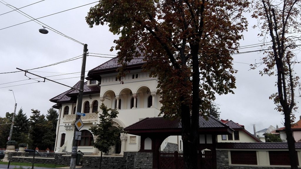 scriitorii Ion Minulescu si Liviu Rebreanu.