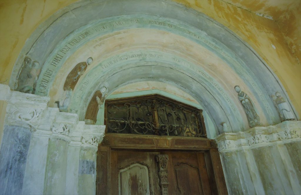 Biserica din Hosman, portal