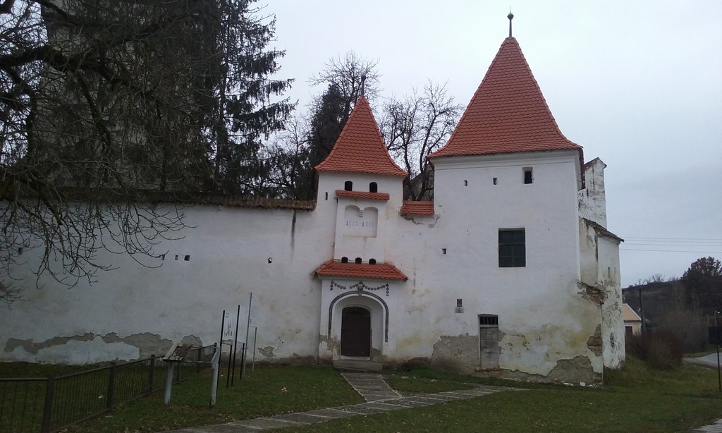 Dealu Frumos, biserica fortificata, obiective turistice Sibiu, Valea Hirtibaciului (2)