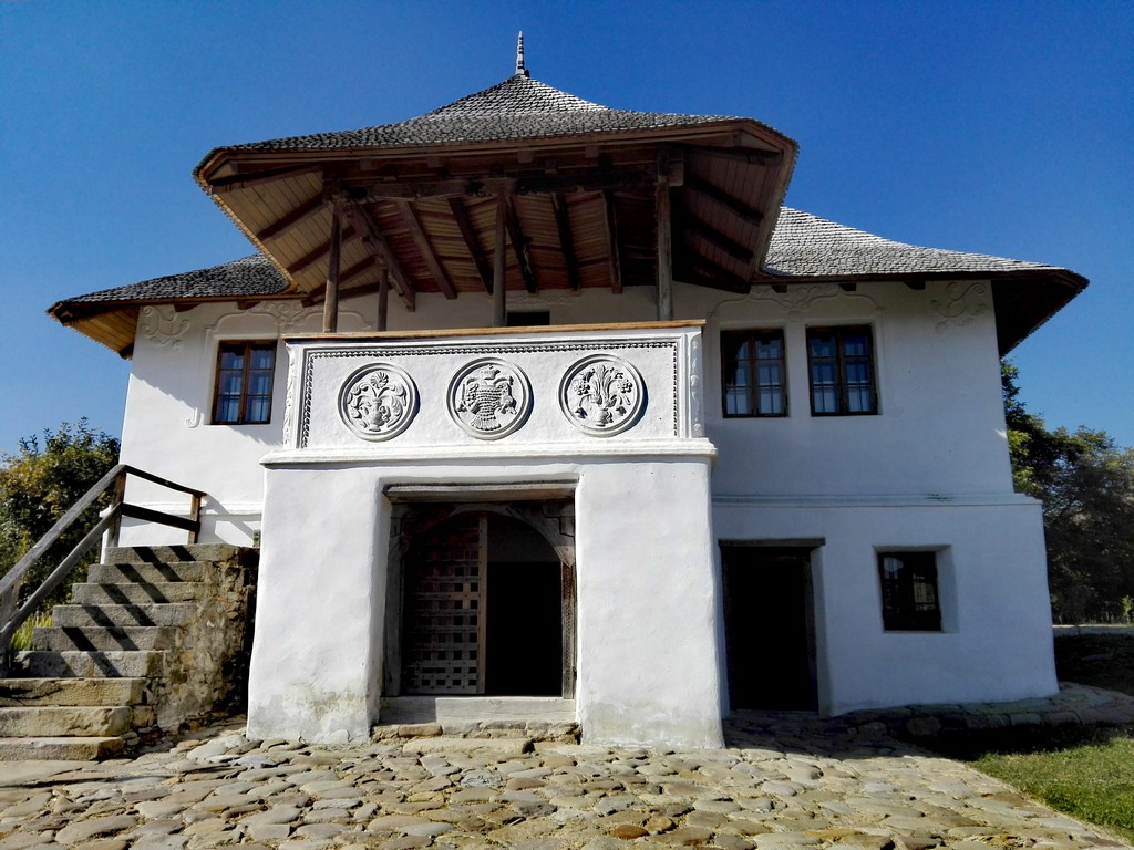 Casa cu blazoane, Chiojdu, judetul Buzau, top obiective turistice Romania