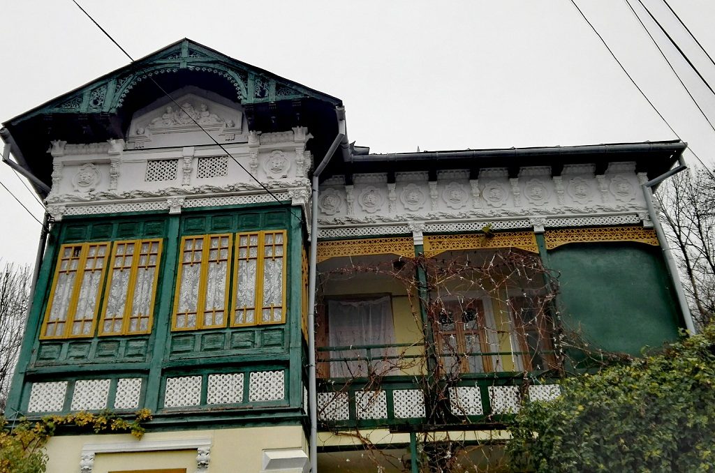 casa arhitectura traditionala, Moroieni, Pietrosita