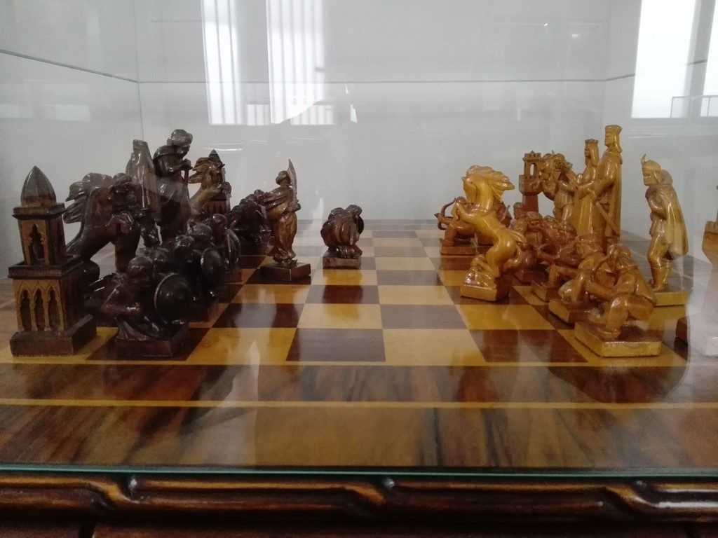 tabla de sah Mihail Sadoveanu, Muzeul Literaturii Romane, Bucuresti, Romania