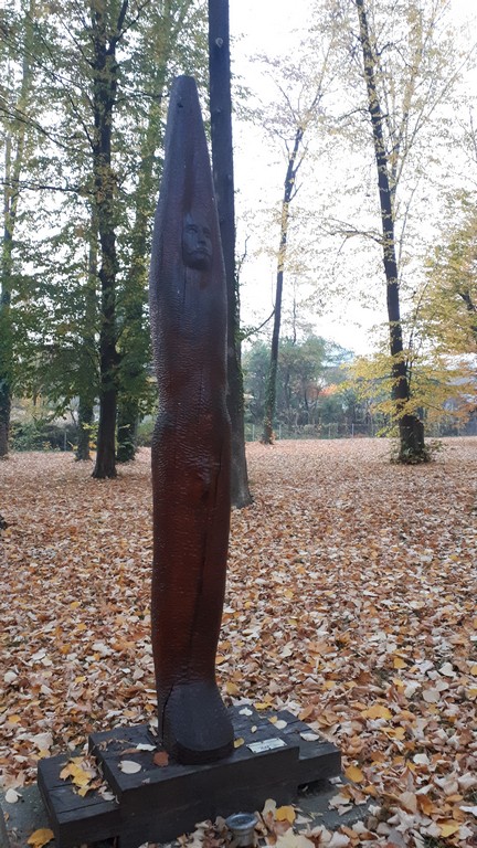 Parcul Central Pucioasa, obiective turistice Dambovita, Romania, sculpturi in lemn