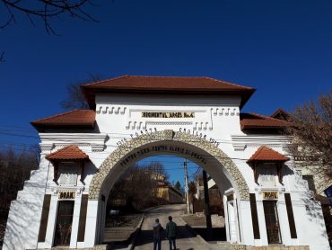 Parcul Trivale, Poarta Eroilor, obiective istorice Pitesti, Arges