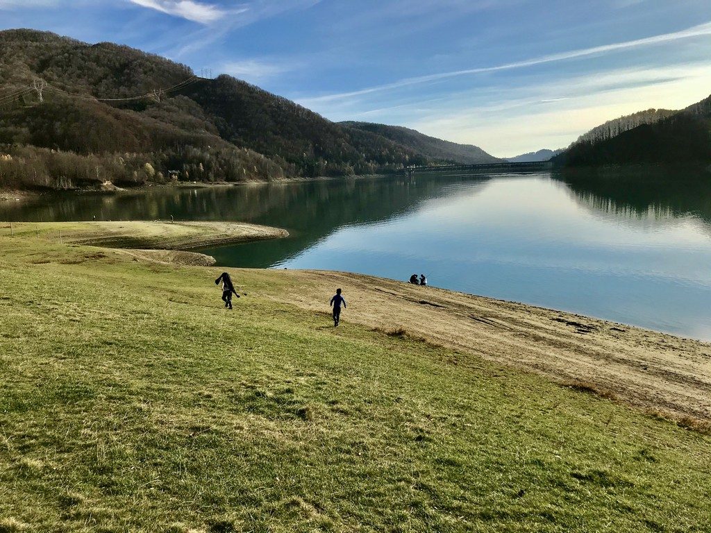 Barajul Paltinu, Varful Secaria, obiective turistice Valea Doftanei, Prahova, Romania, Tesila, drumetie, traseu cu copiii
