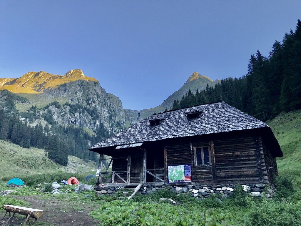 Varful Moldoveanu, Valea Rea, Muntii Fagaras, Romania, obiective turisticee, traseu montan, stana lui Burnei