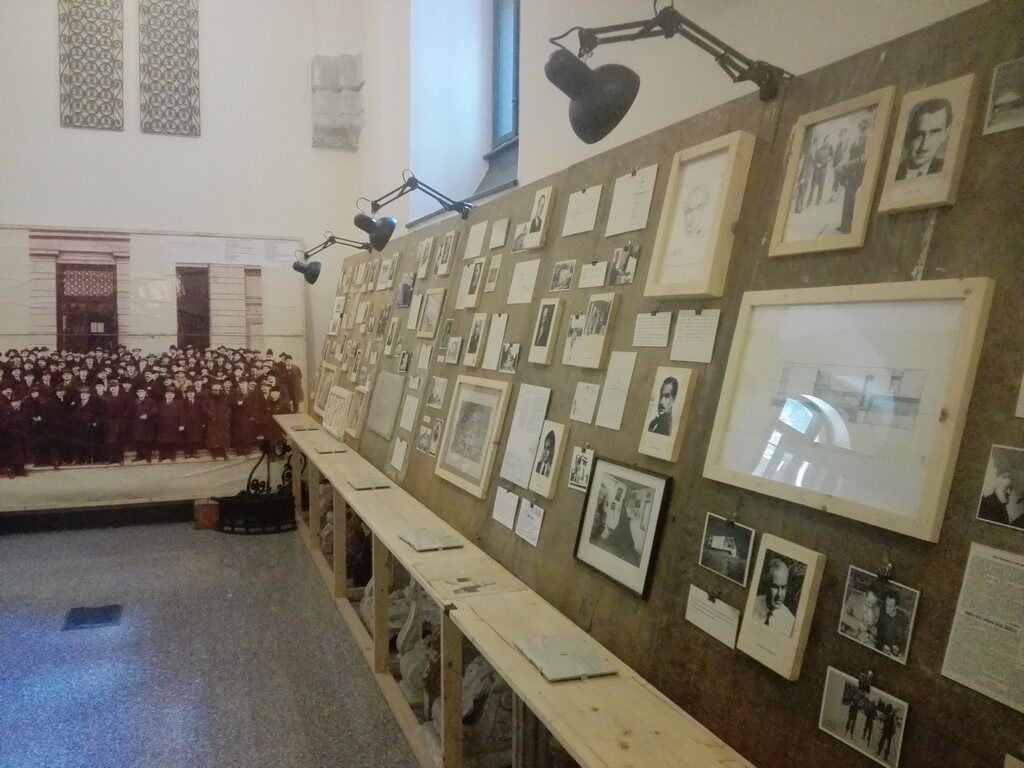 Muzeul Facultatii de Arheologie Ion Mincu, Bucuresti, obiective turistice Romania 
