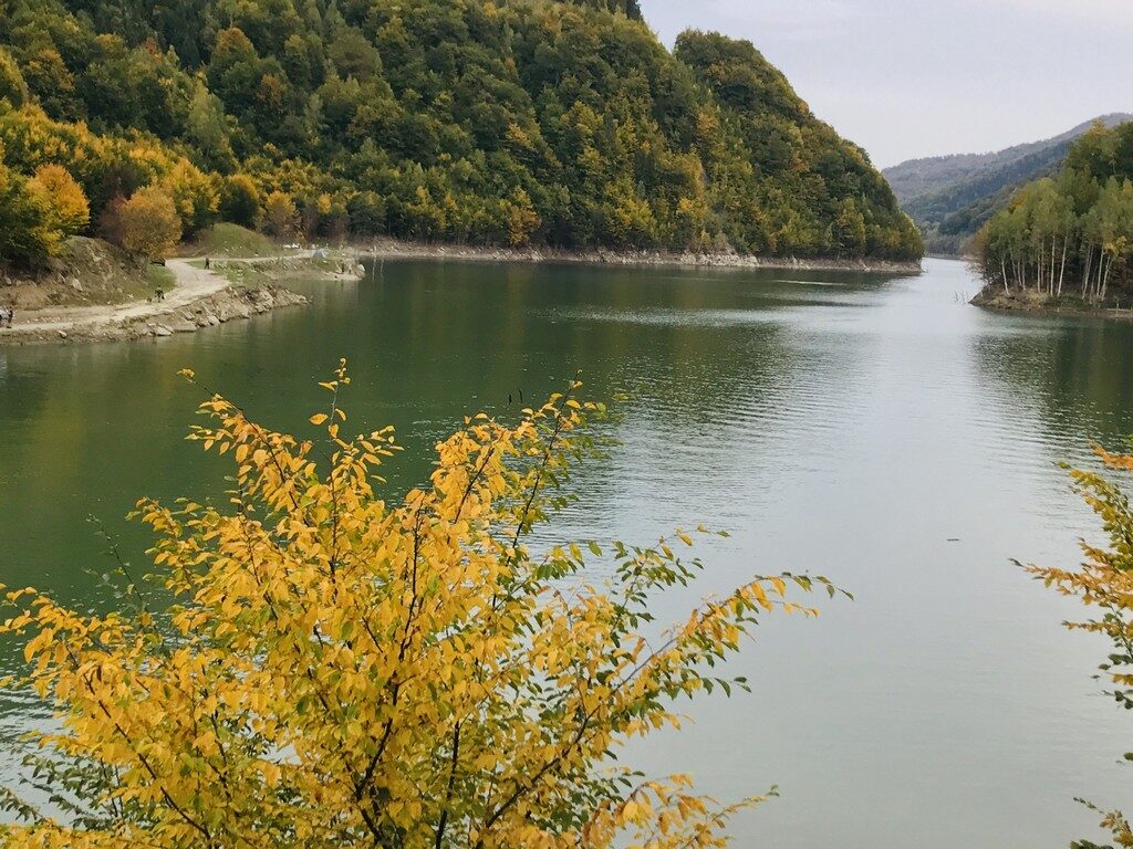Lacul Vulturilor, Muntii Siriu, obiective turistice Buzau, drumetie, circuit