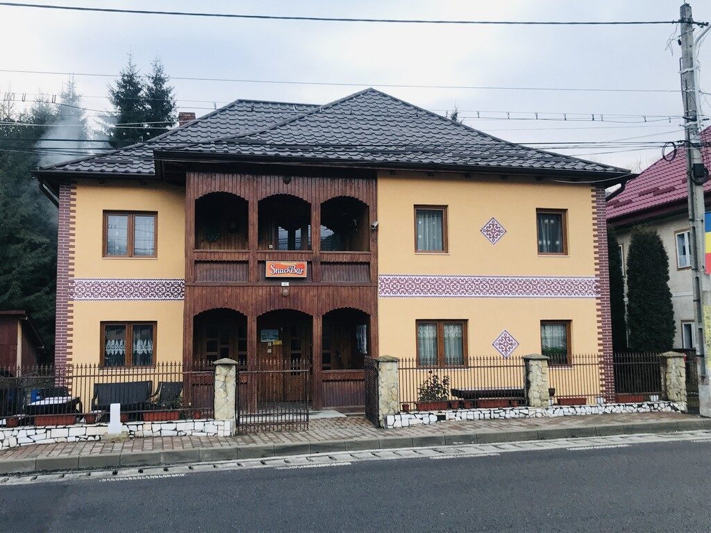 Ciocanesti, case pictate, motive traditionale, obiective turistice Bucovina, Moldova, Romania