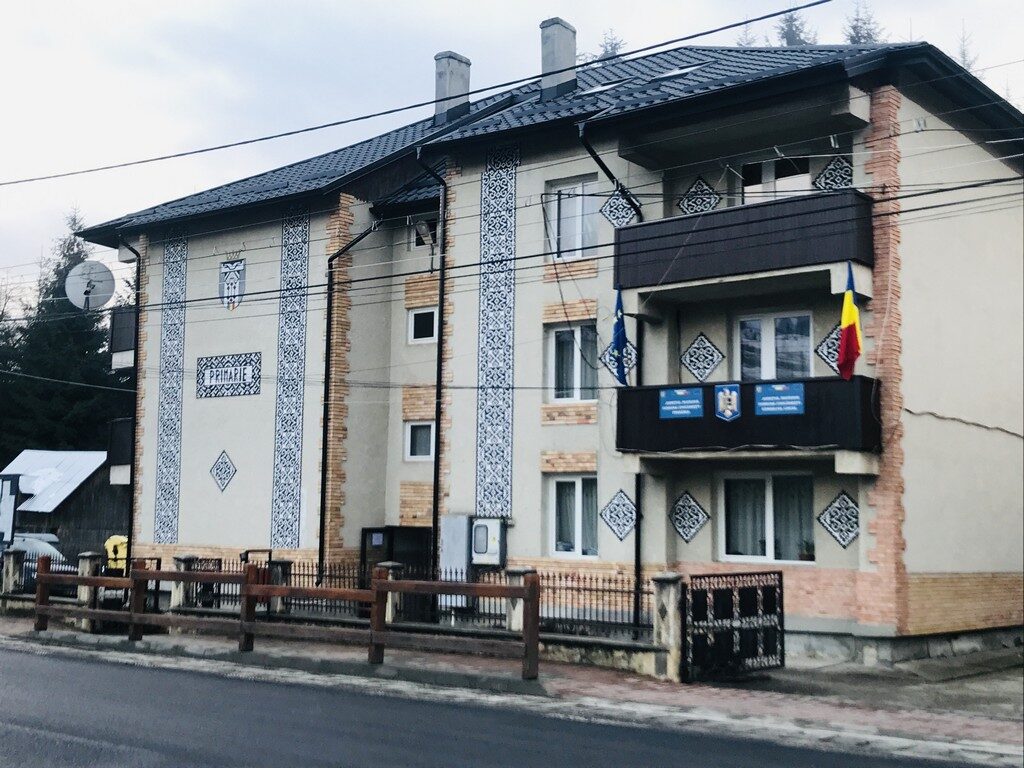 Ciocanesti, case pictate, motive traditionale, obiective turistice Bucovina, Moldova, Romania