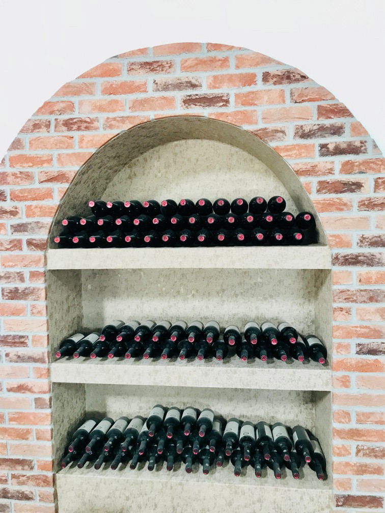 Crama Domeniile Sahateni, Aurelia Visinescu, degustare vinuri, turism oenologic, turims viticol, Dealu Mare, Feteasca Neagra