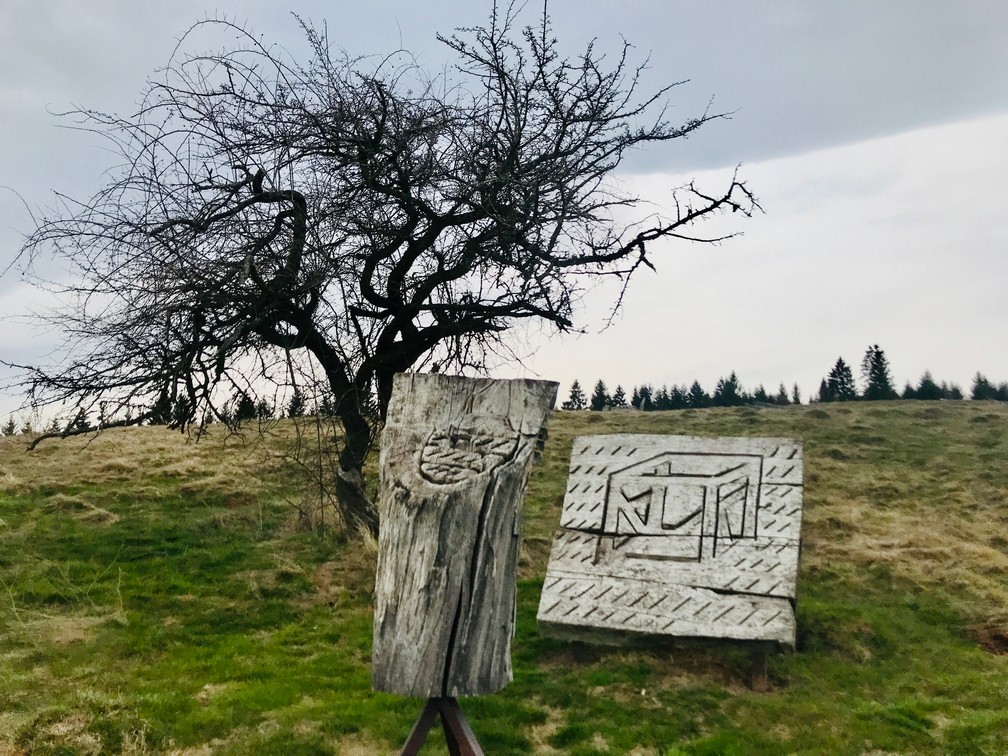 Tabara de sculptura Poiana Soarelui, Saliste, obiective turistice Romania