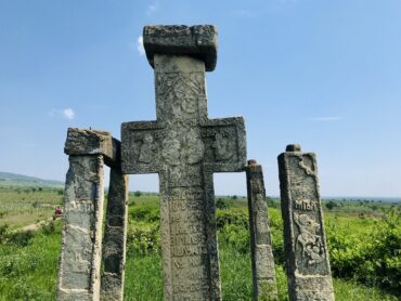 Crucea Manafului, monument istoric, Dealu Mare, obiective turistice